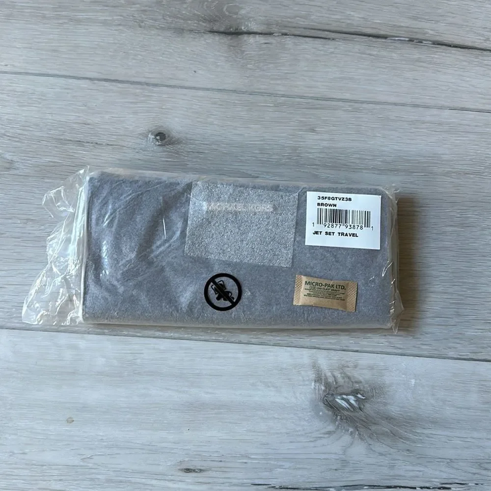 MICHAEL KORS‎ OUTLET Jet Set Travel Large Logo Quarter-Zip Wallet NWT in packag